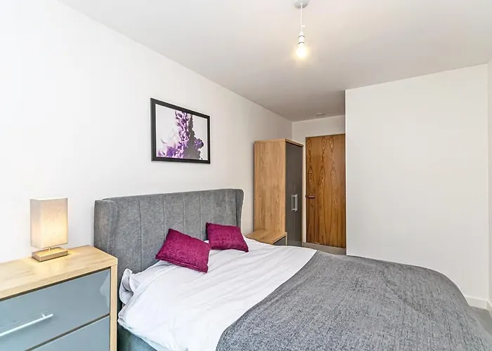 Contemporary 2 Bed Apartment In Central Manchester
